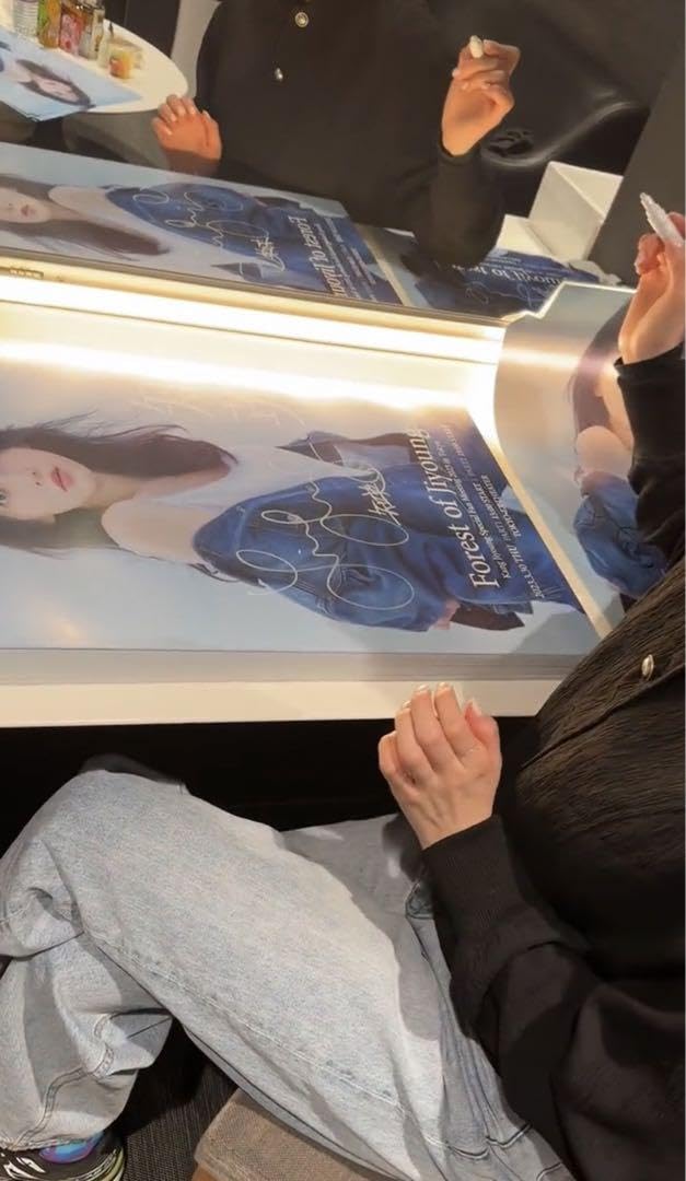 Amazon.co.jp: KARA 知英 ジヨン ファンミ 直筆サイン入りポスター 