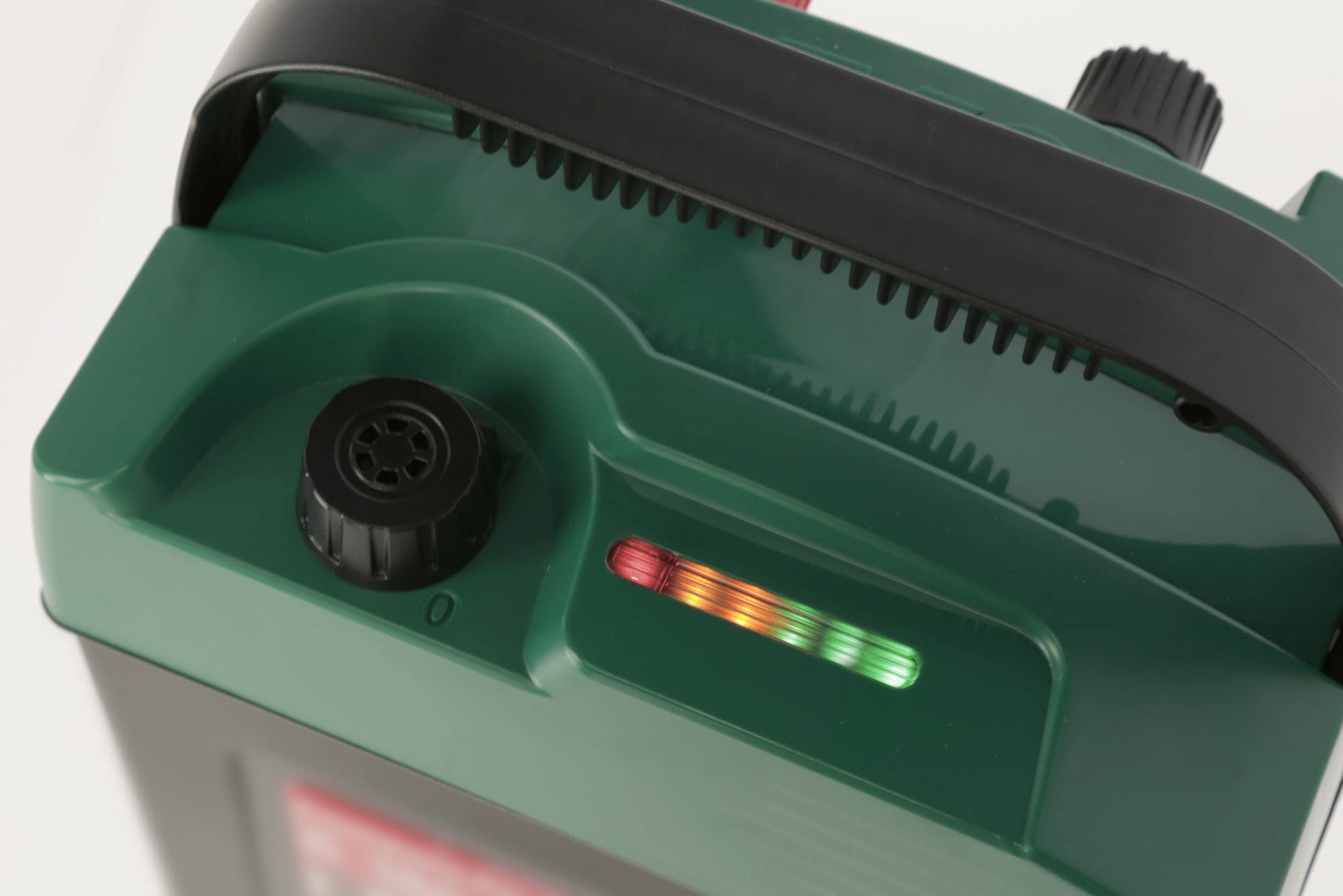 AKO Compact Power B180, Effektives 9 Volt Weidezaungerät, Einsteigermodell, Für kleine Pferde-/Rinderweiden mit geringem Bewuchs und Hunde und Katzen, 5 Jahre Garantie, Made in Germany