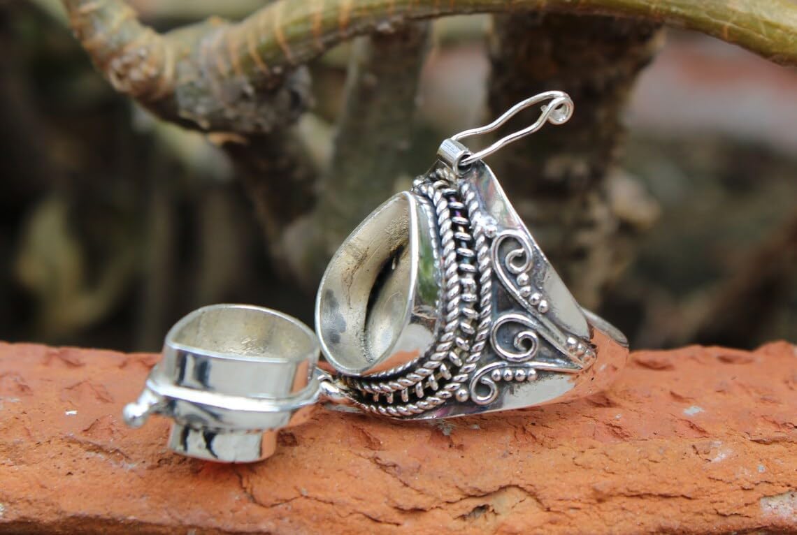 Beautiful Poison Ring For Mother's Day Gift, 925 Silver Plated Rings For women And girls With Natural Garnet Gemstone Rings For Gift