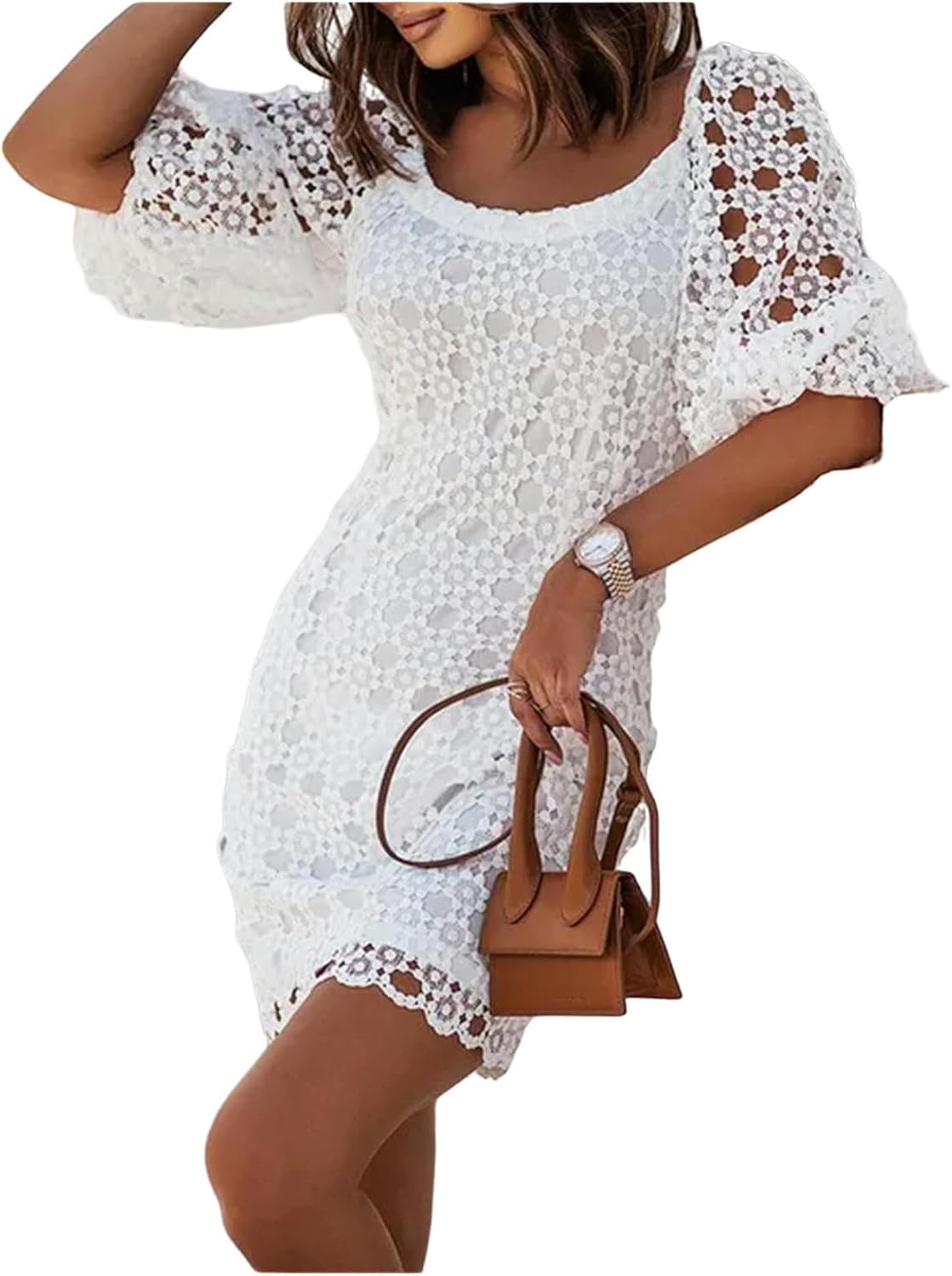 Robe en dentelle blanche col ras du cou idéale pour vos cocktails et soirées d'été