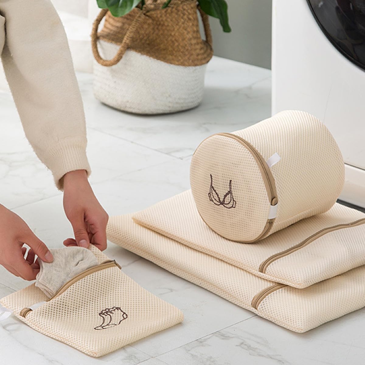Set di Sacchetti per Lavanderia a Rete 6 Pezzi in Poliestere | Beige, per Lavatrice e Viaggio, Rete Fine, Aiuta a Ridurre Deformazioni e Scolorimenti