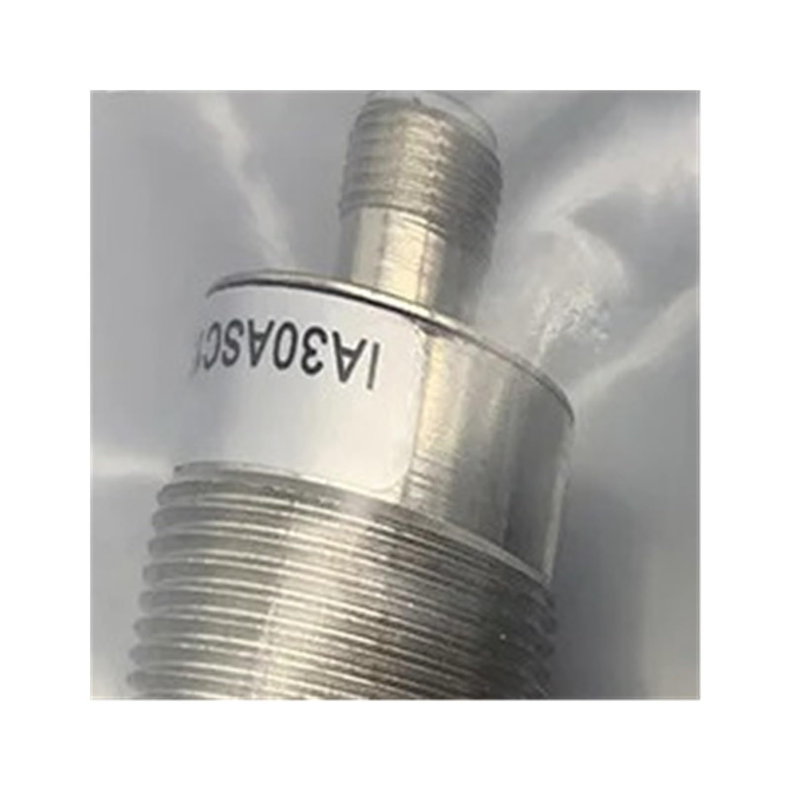 Capteur de proximité IA30DSN22DO pour détection métaux sur convoyeur