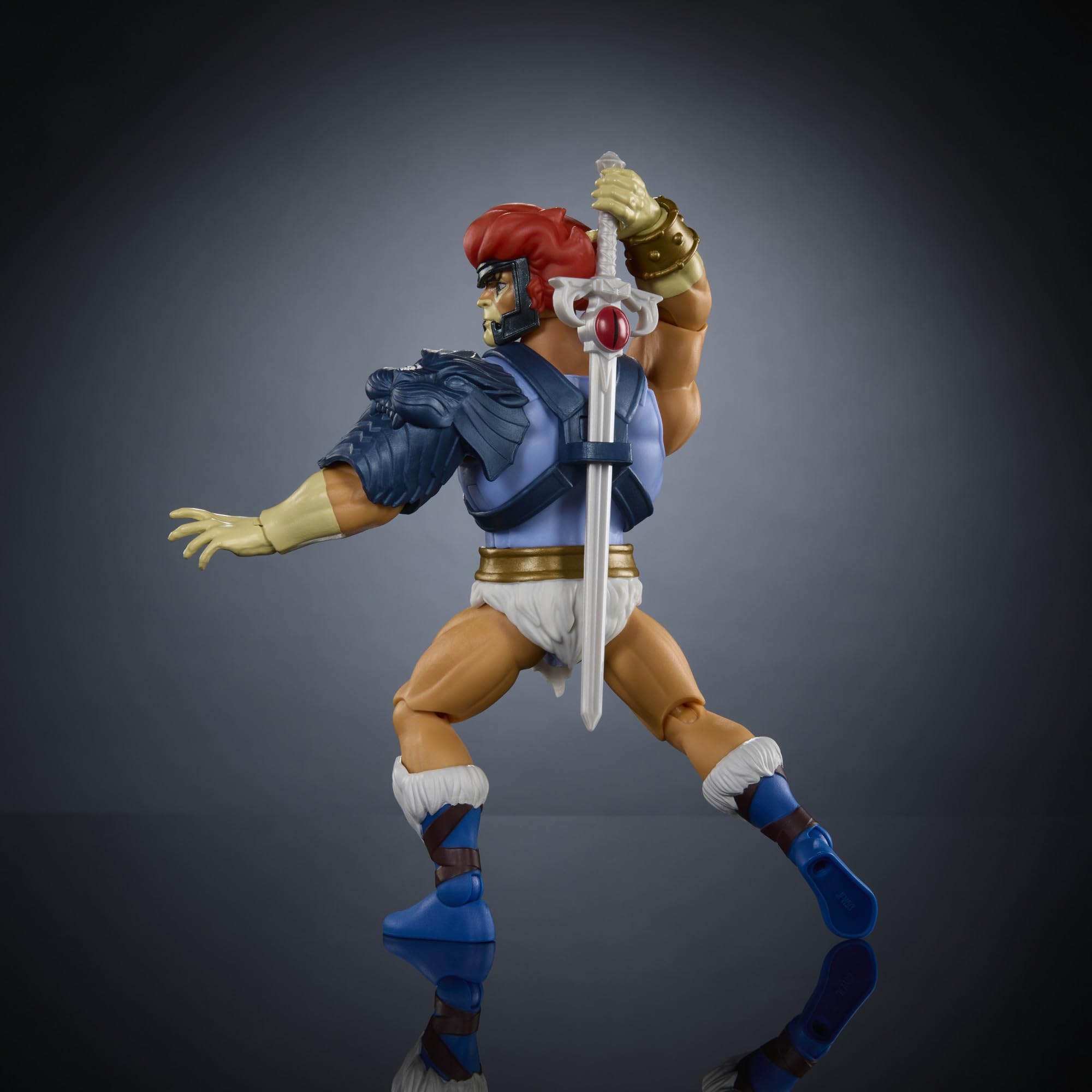 Masters of the Universe Origins x ThunderCats - Lion-O, action figure snodabile crossover anni '80, con armatura rimovibile, accessori e mini fumetto, giocattolo per bambini, 6+ anni, JFW93