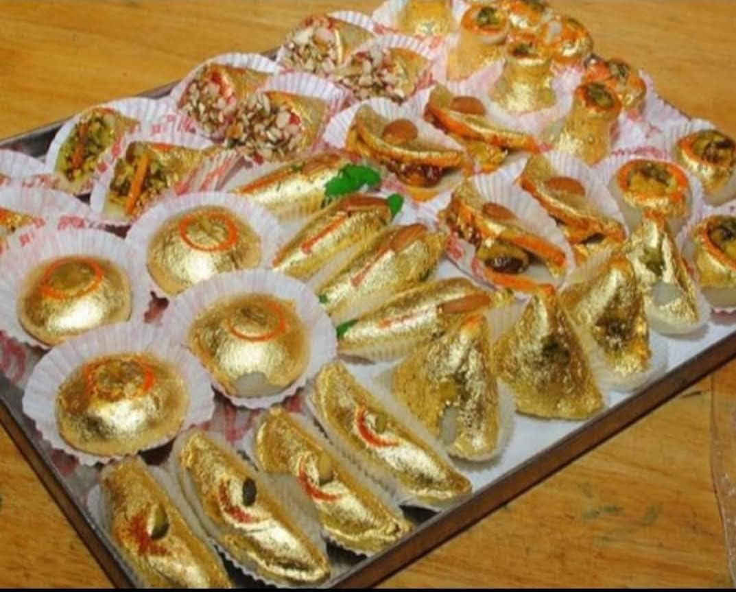 Edible Gold Leaf Pure Gold Leaves 24 Karat 50mmx75mm for Cakes, Bakers, Facial, Sweet Royal Drinks Serums Ayurvedic Madicine Jain Temple Arts & Craft_100
