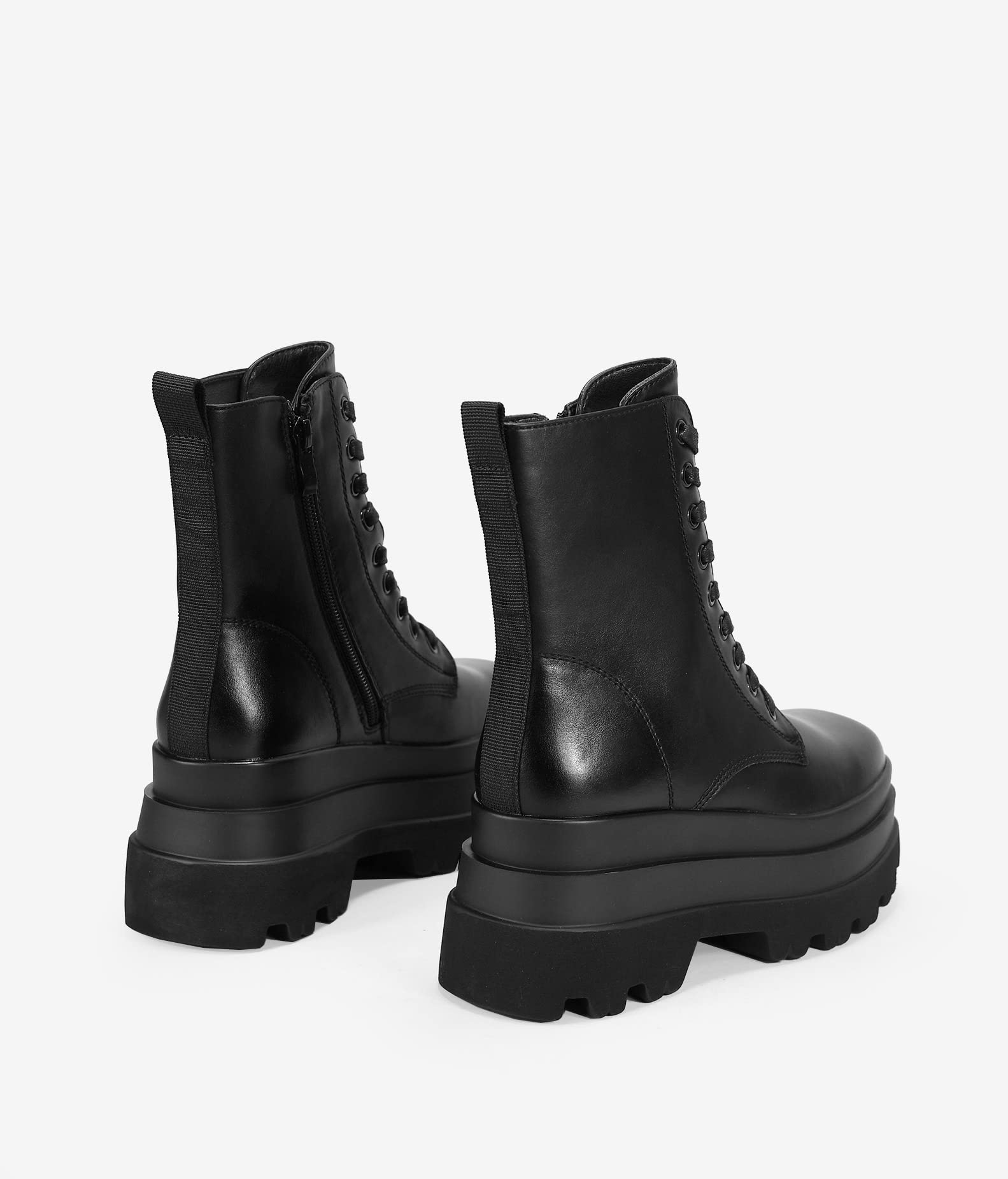 BOSANOVA Botines Militares confeccionados en Piel Vegana con Doble Plataforma y Suela Track. Cierre con Cremallera y Cordones. Calzado para Mujer
