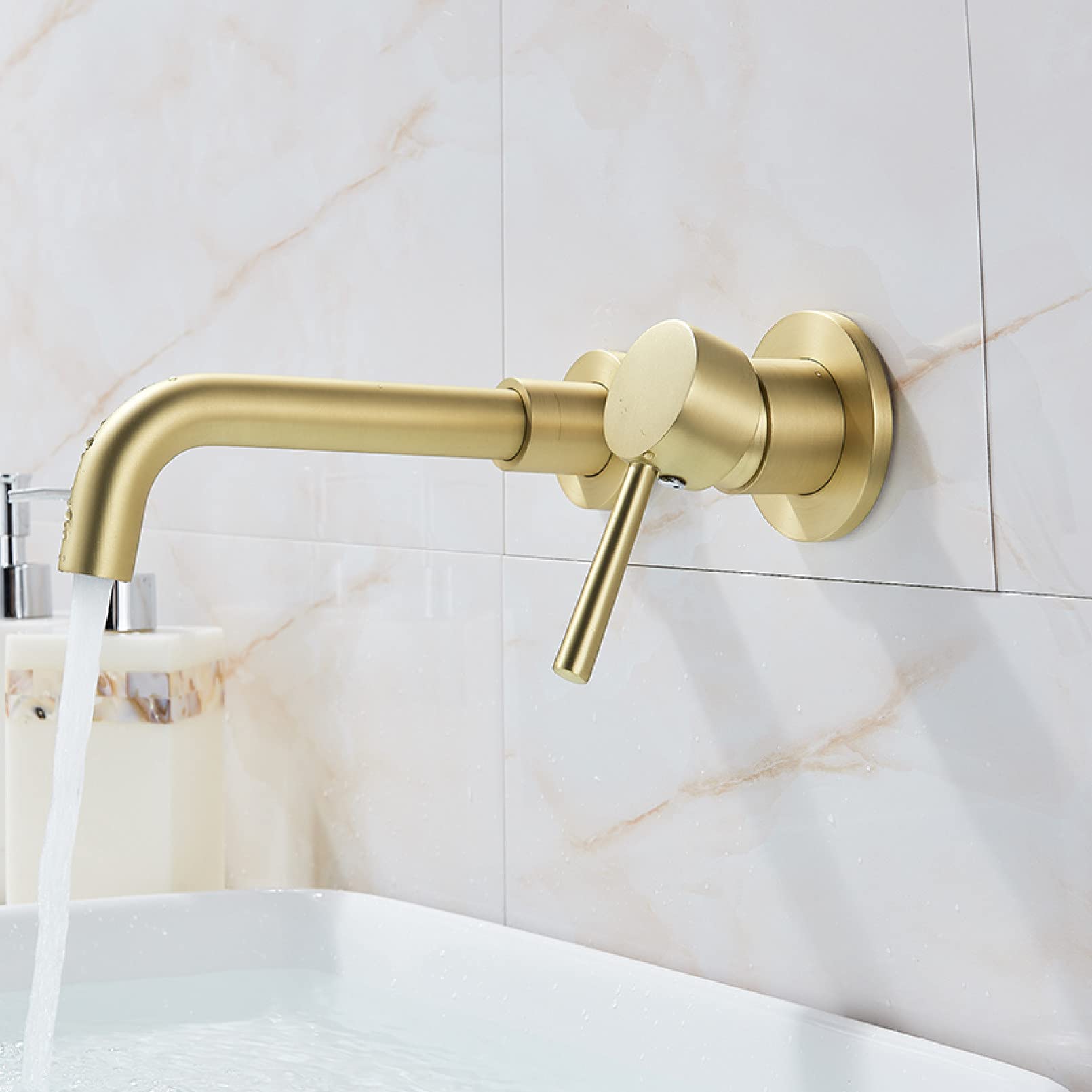 Grifo de lavabo de latón empotrado para crear un ambiente de spa relajante en tu propio baño