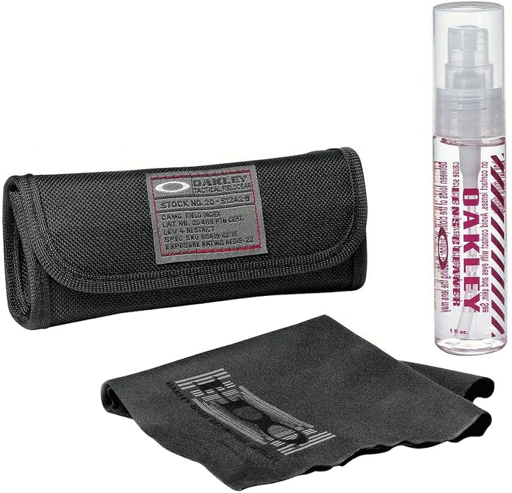 オークリー レンズ クリーナー OAKLEY レンズクリーニング 07-012 Amazon.co.jp: [オークリー] レンズクリーニングキット 07-012