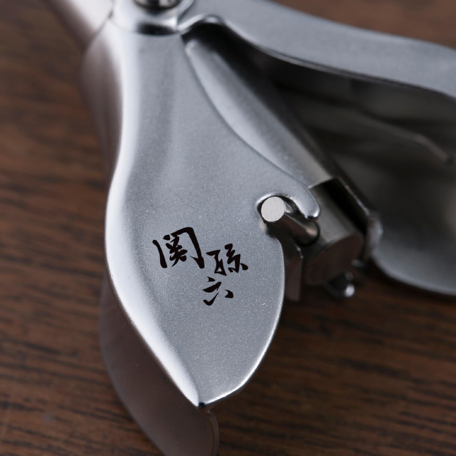 Amazon.co.jp: 貝印 関孫六 回転式鼻毛カッター : ホーム＆キッチン