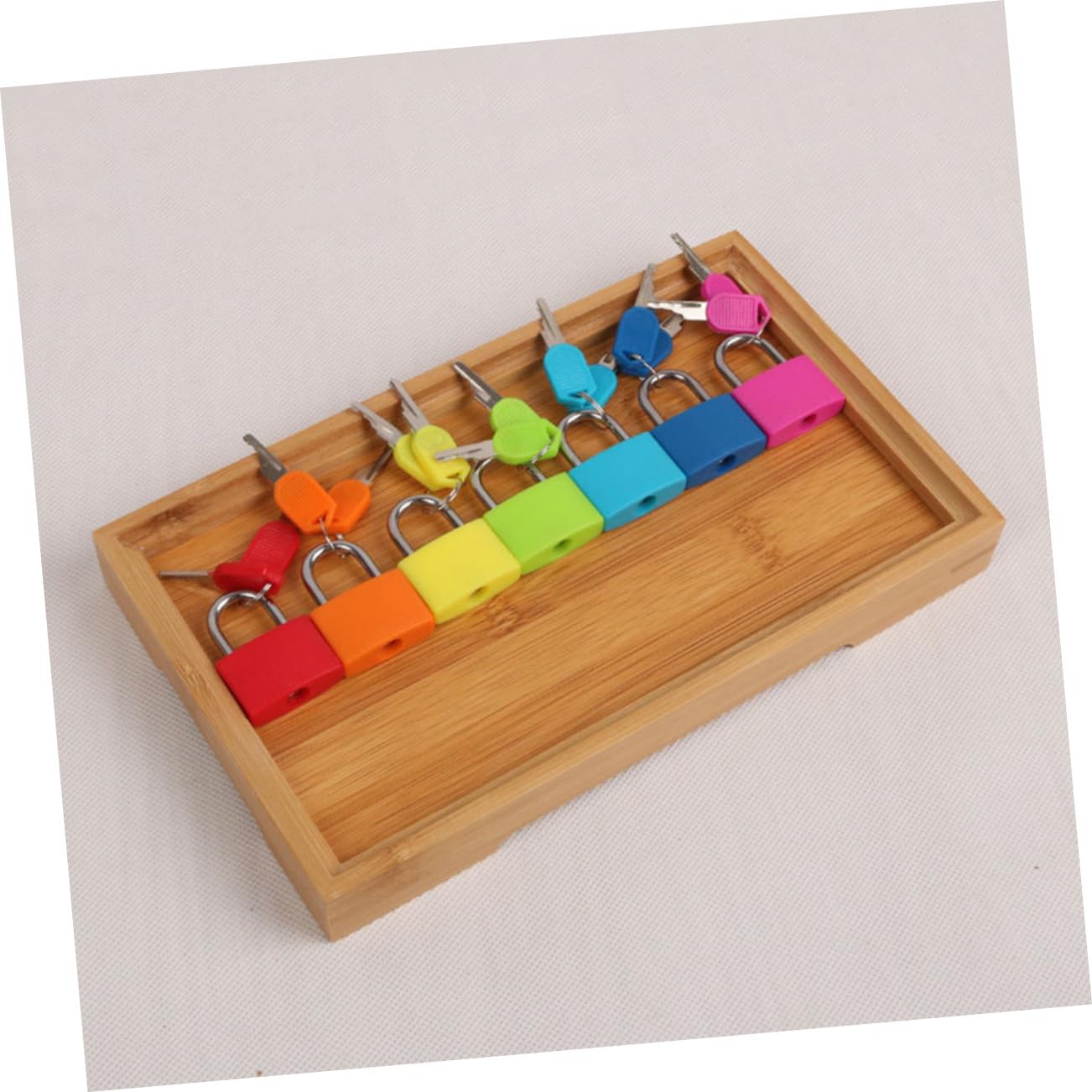 Hohopeti Gioco Educativo Montessori per Ragazzo Ragazza con Serratura e Chiave in Metallo e Plastica, Superficie Liscia e Vassoio in bambù, per Imparare Riconoscimento dei Colori