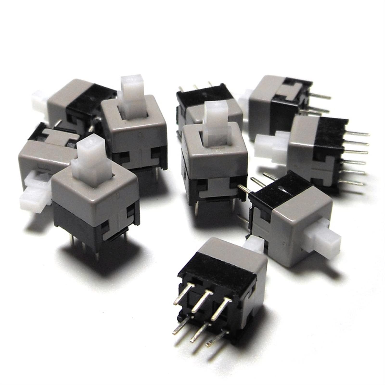 Interrupteur carré 8,5 mm autobloquant pour remplacer un bouton défectueux et réparer vos circuits