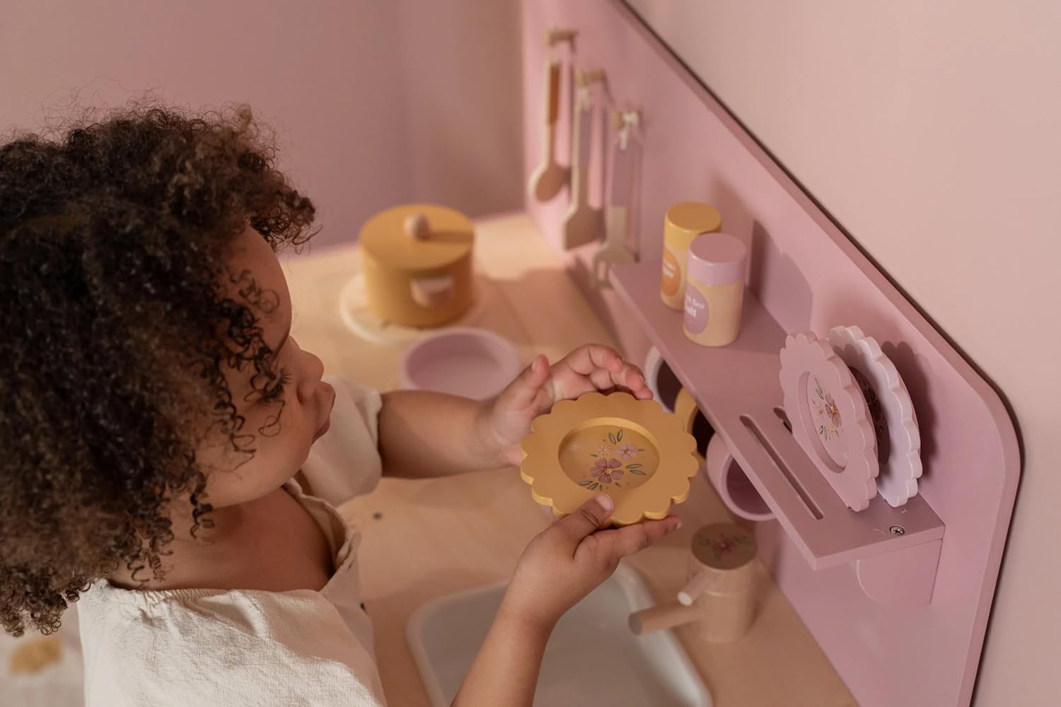 Little Dutch Kinderküche Spielküche aus Holz inkl. Töpfe, Geschirr und Küchenutensilien - rosa