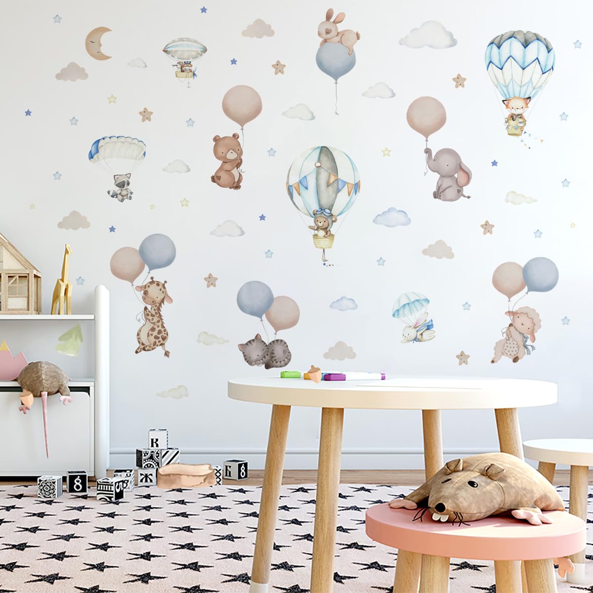 Kibi - Adhesivos de pared para habitación infantil, diseño de animales con globos, decoración mural para niños, nubes y estrellas, 130 x 88 cm, azul y beige