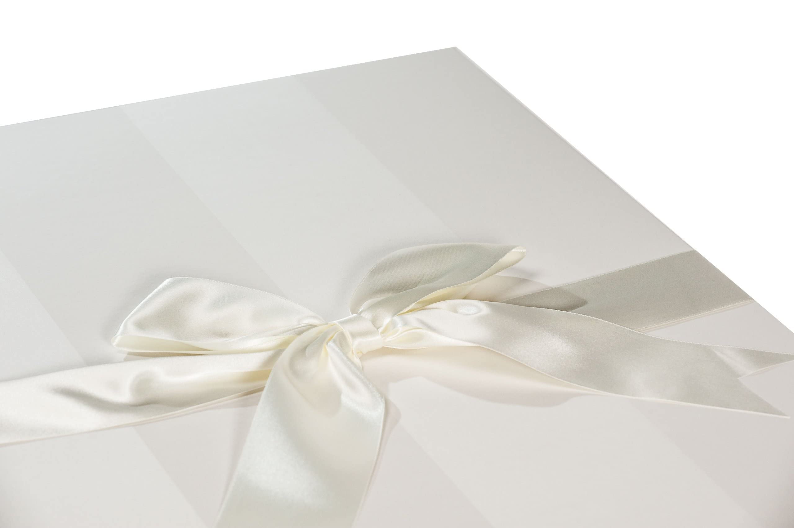 Die Klassische Brautkleidbox AUFBEWAHRUNGSKASTEN (CHELSEA IVORY) 75 x 50 x 15 cm Hochzeitskleid aufbewahren, schützen, bewahren. Handgefertigt in UK. pH-neutrale Materialien.