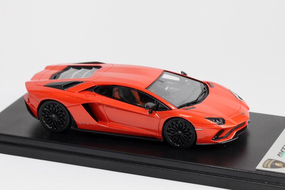 LookSmart　ランボルギーニ　アヴェンタドールSVJ Amazon.co.jp: LOOKSMART/ルックスマート 1/43完成品 ランボルギーニ