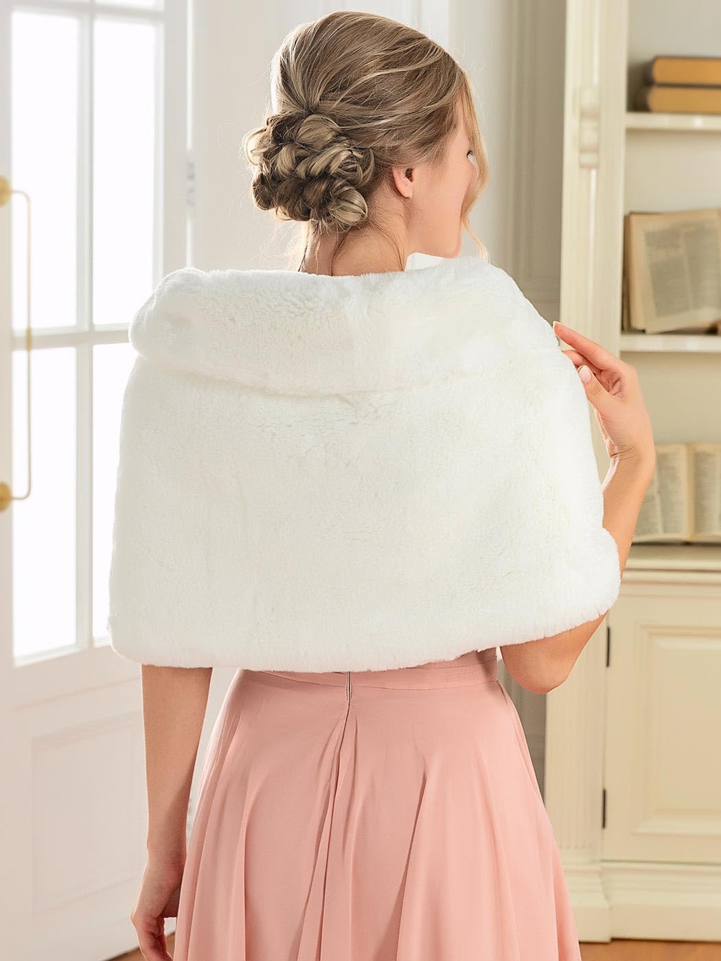 GORAIS Women's Wedding Faux Fur Shawls and Wraps Bridal Fur Scarf Stoles with Brooch for Bride and Bridesmaids - Image 4