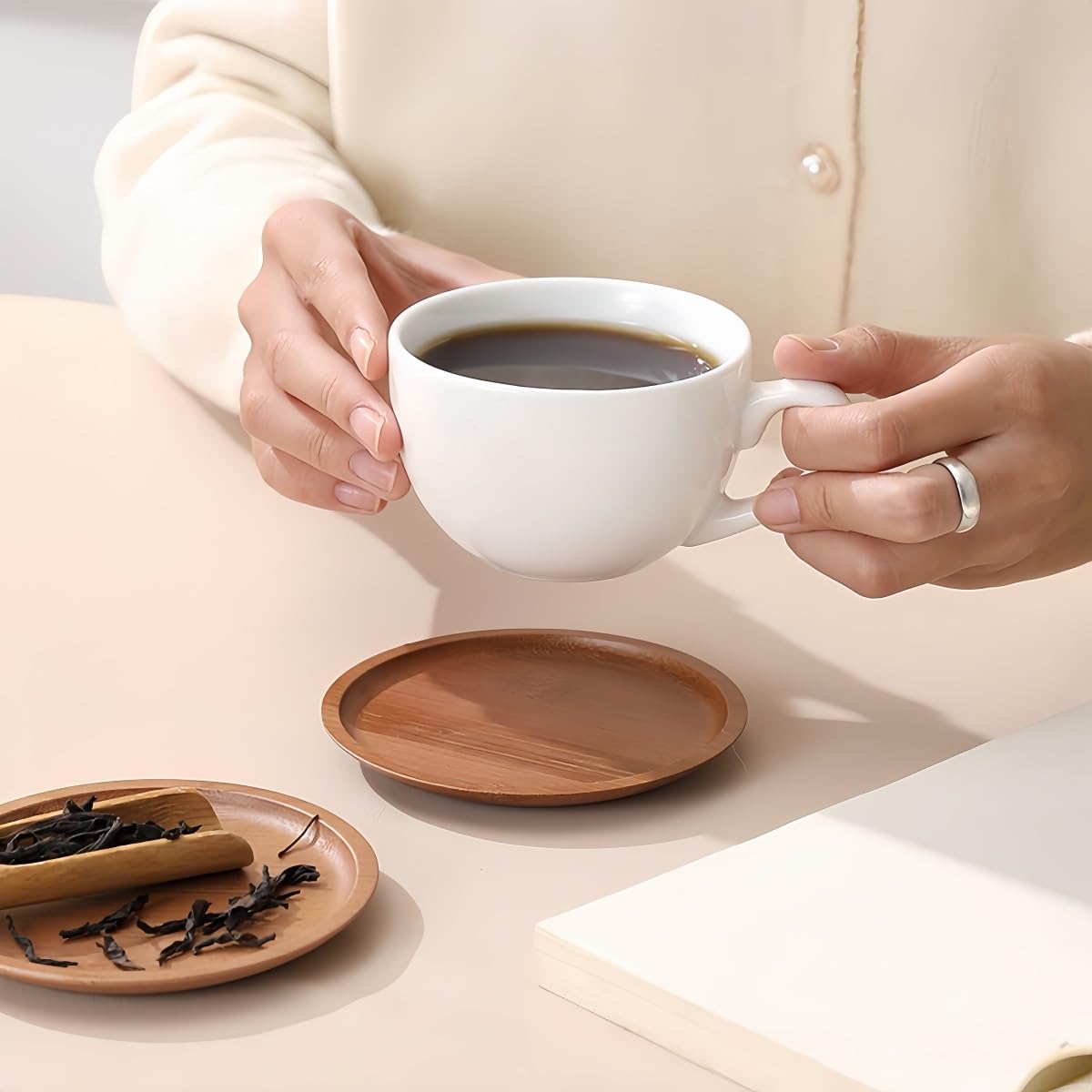 Posavasos De Madera Personalizados con Icono Grabado, Posavasos De Bambú Resistentes A Salpicaduras para Bebidas, Regalo para Aniversarios O Compromisos, Recuerdo De Despedida De Soltera(10pcs)