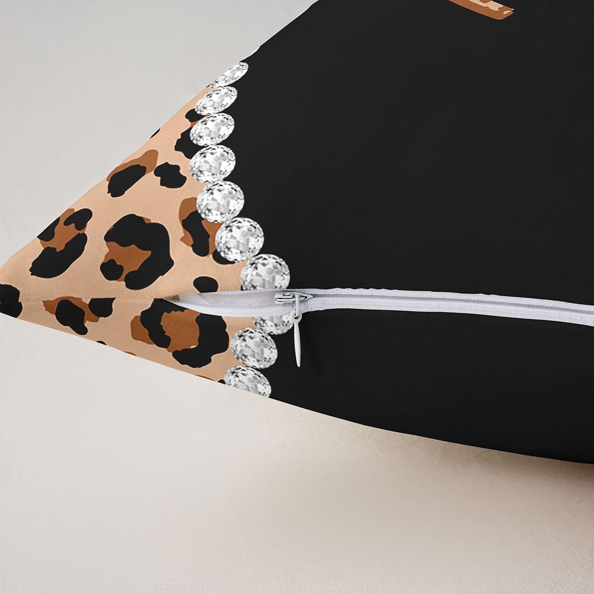 Loussiesd Juego de 4 fundas de cojín con lazo de guepardo marrón de 50 x 50 cm, funda de cojín con lazo de coqueta con inicial letra C, decoración de leopardo, para interiores y exteriores, súper