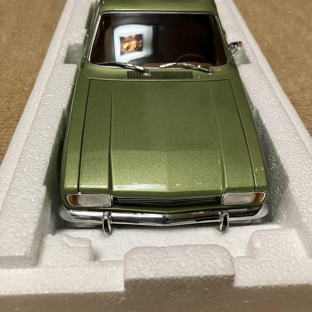 ミニチャンプス　フォードカプリ1700GT 1969 ミニチャンプス フォードカプリ1700GT 1969 ミニチャンプス