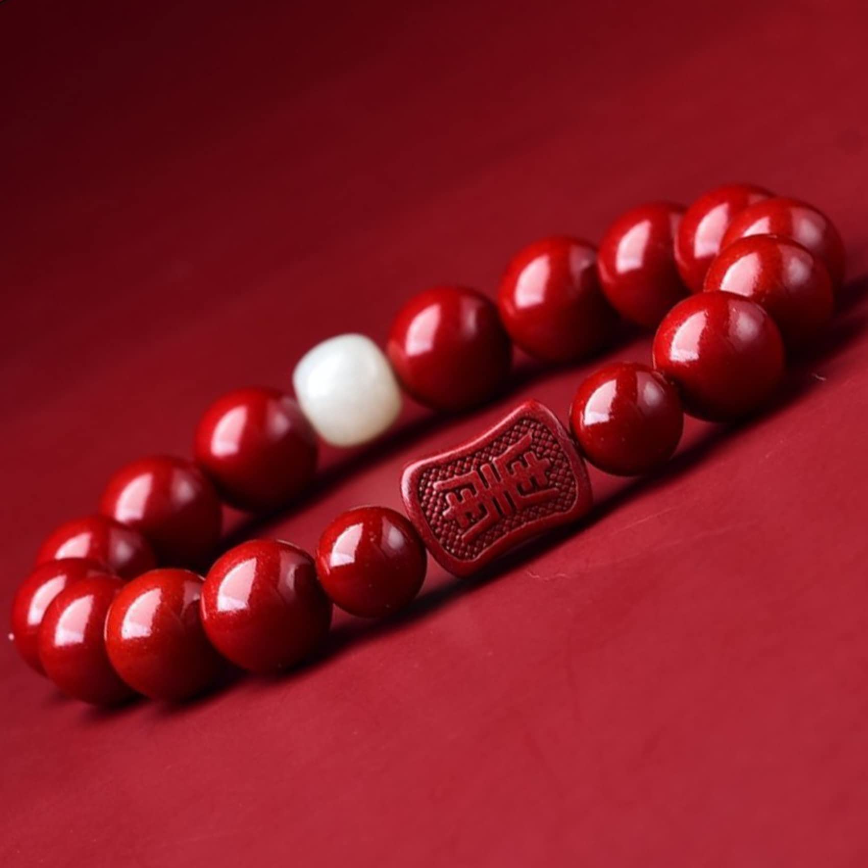 LNNSHX Pulsera Feng Shui Pulsera De Cuarzo De Cristal De Cinabrio Pulsera De Hilo Rojo Amuleto De Buena Suerte Pulsera Redonda De Cuentas Elástica Piedra Talismán Pulsera De Cristal Vintage Mujeres