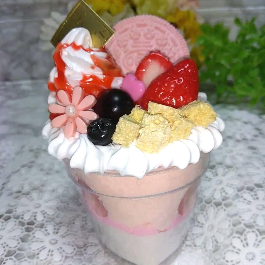 Amazon.co.jp: フェイクスイーツリアルサイズハート型苺ケーキ