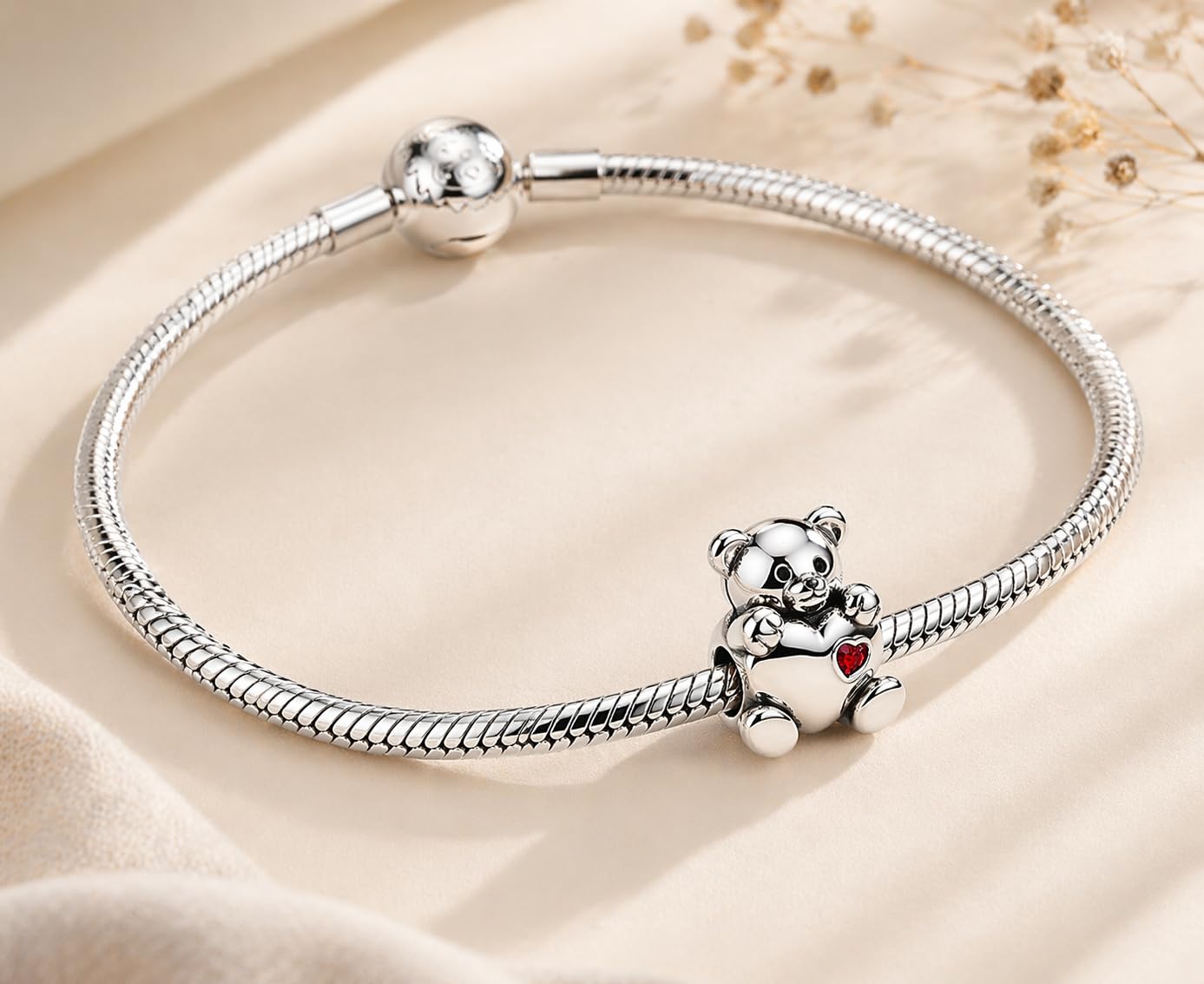 Jewellbox Braccialetto da bambina in argento Sterling con ciondolo a forma di orsetto con cuore.