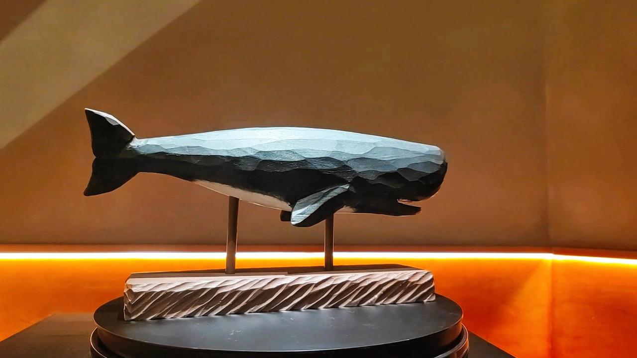 Modelo de ballena de madera con base decorativa miniatura 7