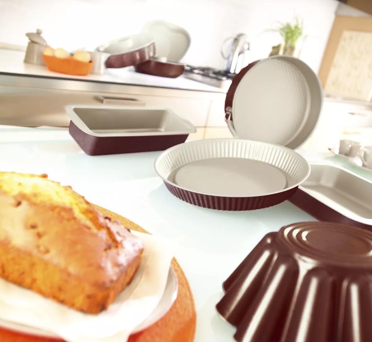 Le Chocoforme 3-Piece Cake Tin Set of Springform Tins with Basic Tin 26 cm Loaf Tin 25 cm and Flan Tin 28 cm