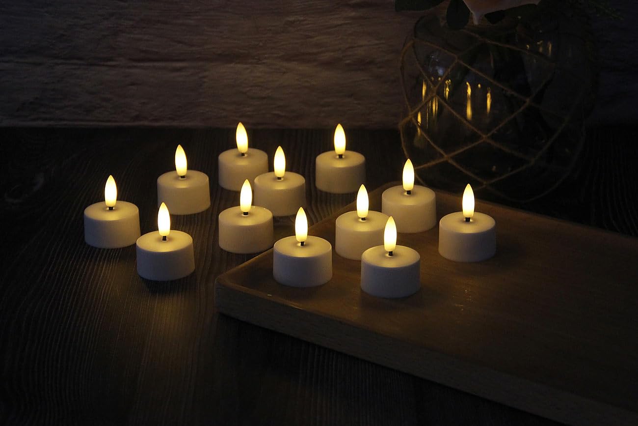 Lunartec aufladbare Teelichter: 12er-Set LED-Akku-Teelichter mit USB-Ladestation, Fernbedienung, Timer (wiederaufladbare, Kerzen, Flamme)