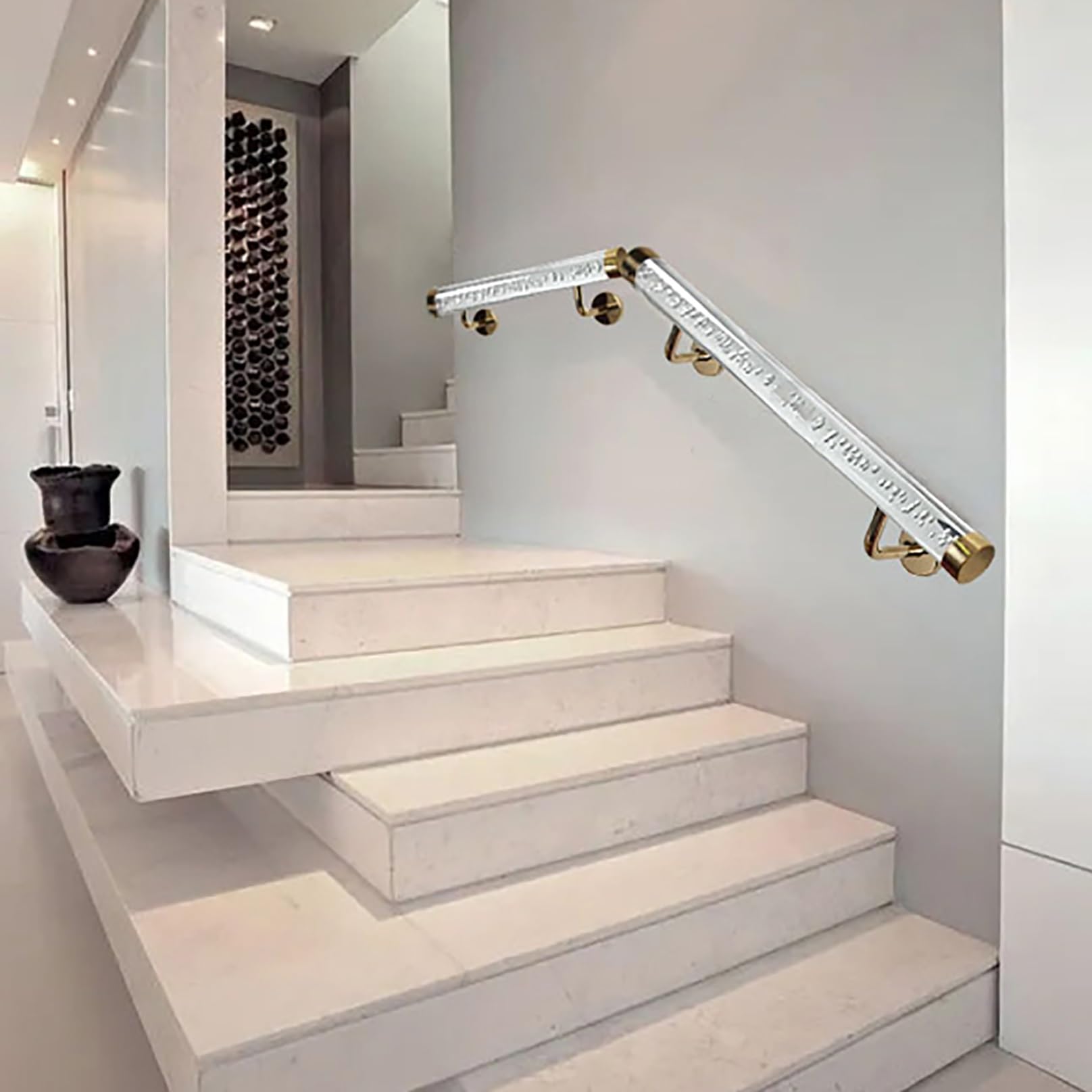 Main courante d'escalier en acrylique pour simplifier l'accès quotidien au porche et maison