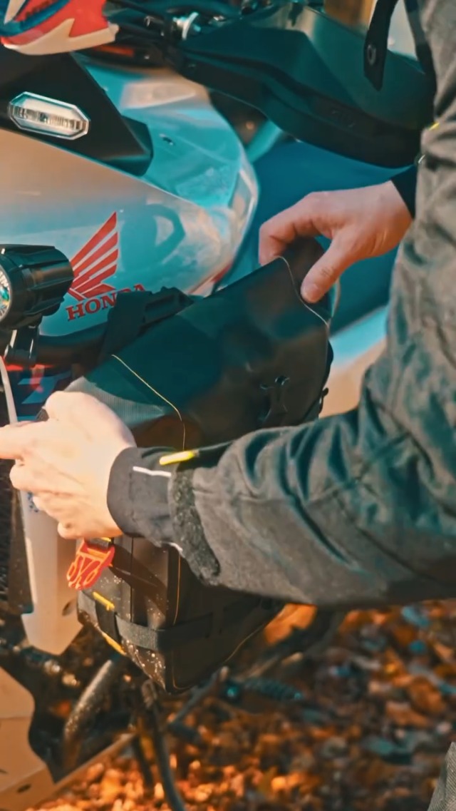 Amazon | GIVI(ジビ） 防水エンジンガードバッグ/カーゴバッグ/ツール