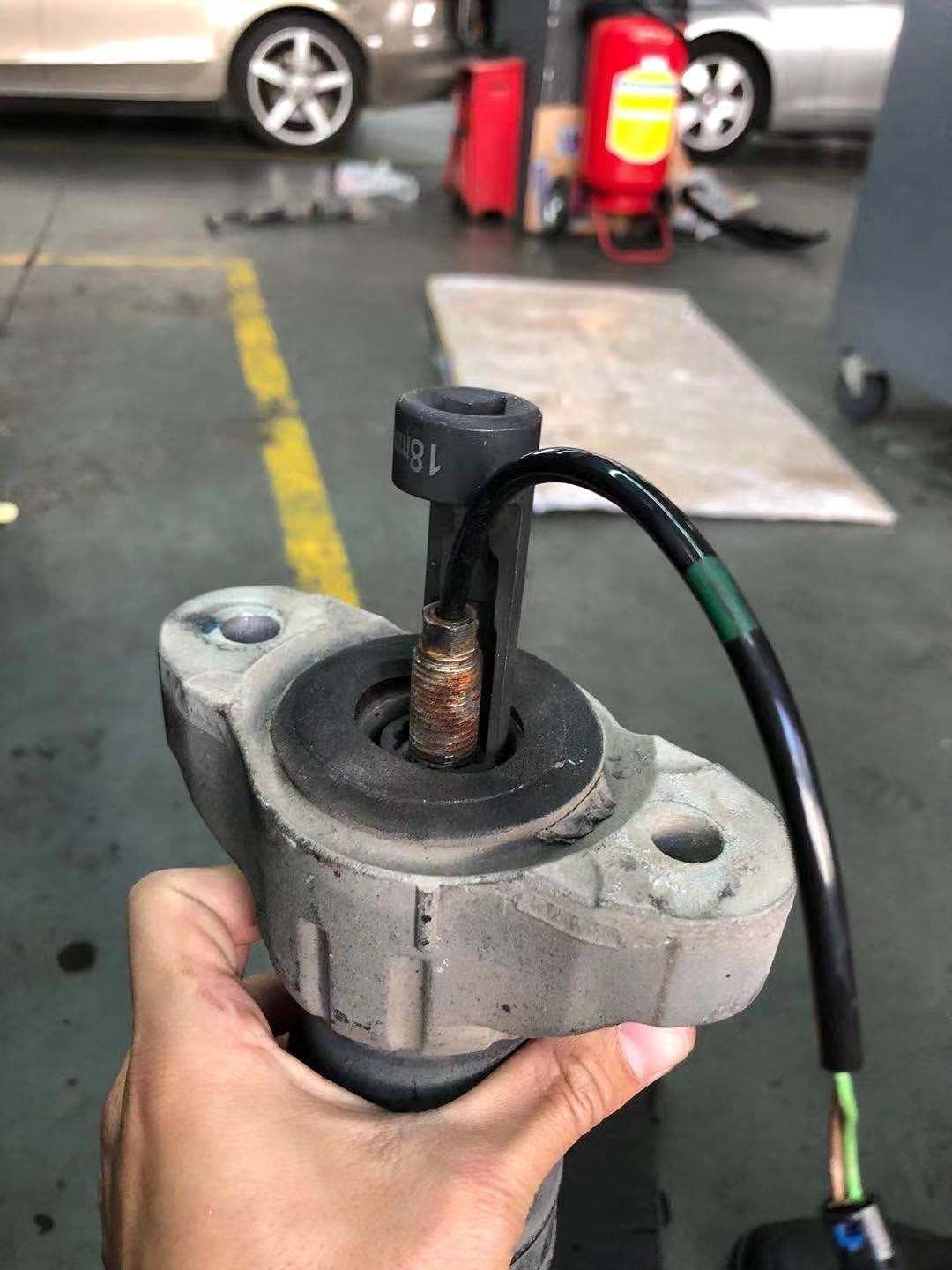 Amazon | ZKTOOL サスペンションストラットナットソケットセット 18mm