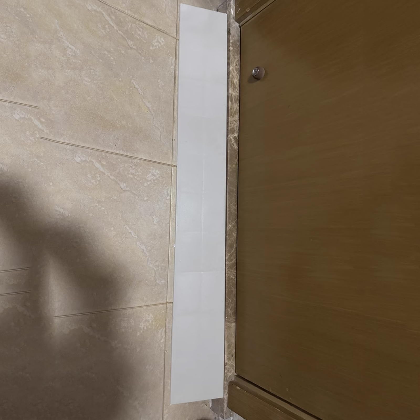 Rampa para silla de ruedas para umbral de baño, tira de transición autoadhesiva de plástico de 39 pulgadas para escalones, transición de suelo de 5.1 x 2.4 pulgadas, fácil instalación, solución