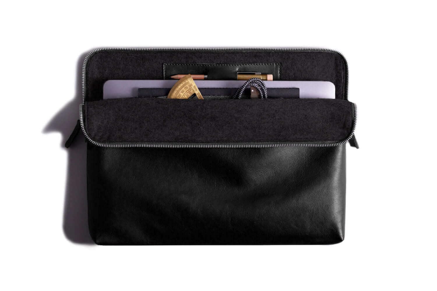 Harber London - Funda de piel para MacBook | Carry-All Compatible con Macbook Pro 14" (M1-2021 / M2-M3 2023 / M4-2024 / M5-2025 / M5 Pro & M5 Max-2026) - NEW | Color Azul Navy