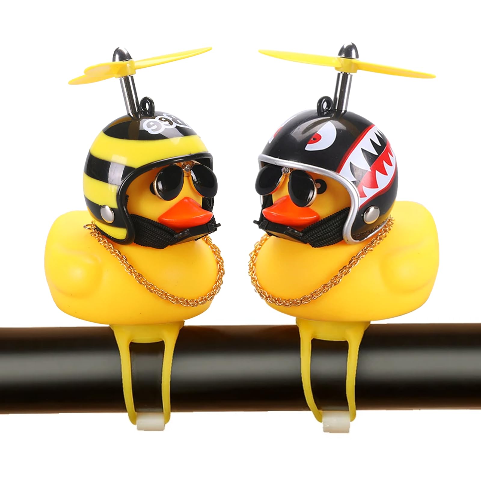 Paquete de 2 adornos de pato de goma para automóvil, decoración de tablero de coche de pato amarillo, cuernos de bicicleta con casco de hélice, vendaje y cadena dorada (abeja y tiburón)
