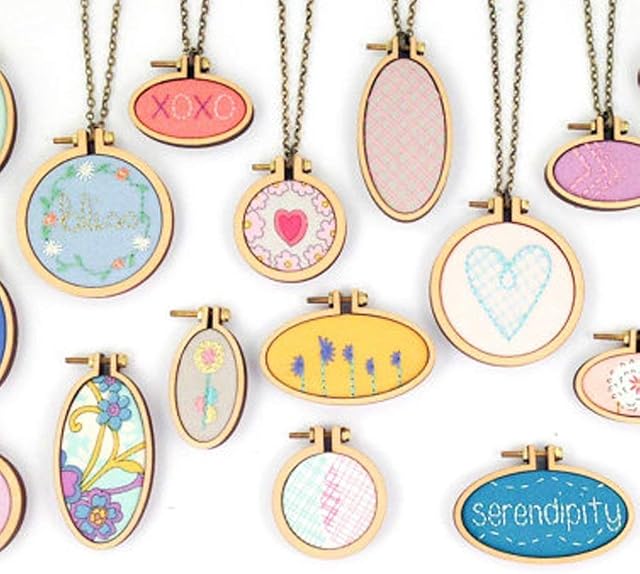 Gnognauq 7 PCS Oval Round Mini Embroidery Frame Miniature Hoop Embroidery Cross Stitch Necklace Wood Pendant Cross Stitching Needlework DIY Embroidery Blanks