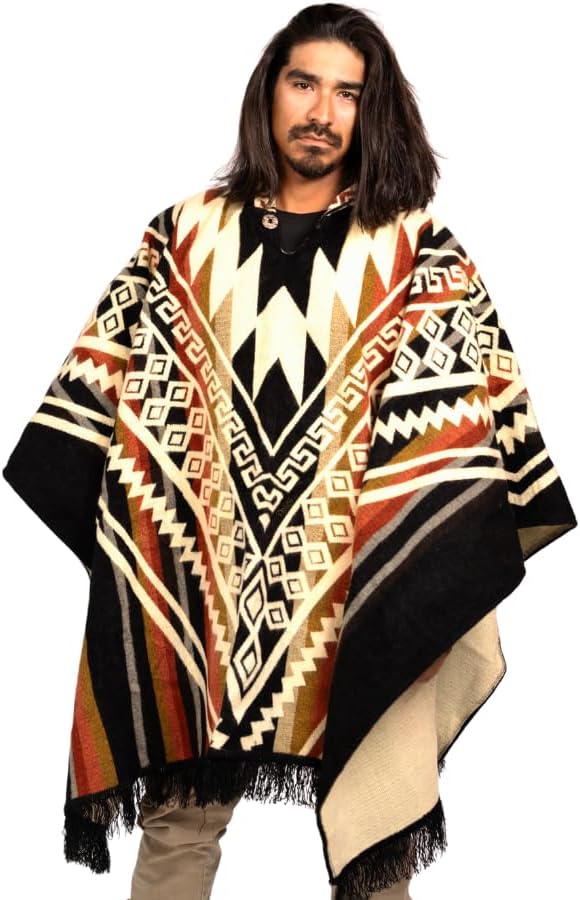 Poncho de lana ALPACA con capucha y estampado azteca, único y hecho a mano en Ecuador. Poncho de lana grueso, cálido y suave