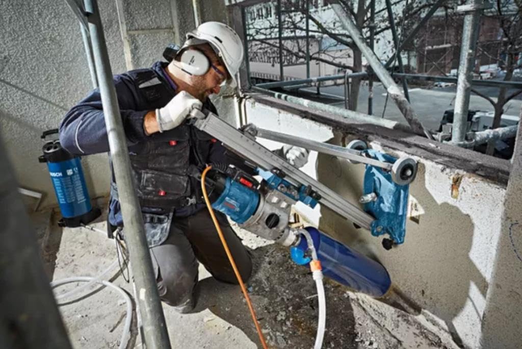 Bosch Professional: stojak wiertarski GCR 350 (Ø wiercenia 350 mm, skok wiertła 580 mm, 12.6 kg, z adapterem do wiertnicy diamentowej GDB 350 WE)