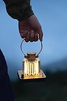 Vista 3 de Barebones Linterna de torre de bloque: linterna LED recargable con brillo ajustable, modo de parpadeo de vela, acabado de latón y cobre, luz