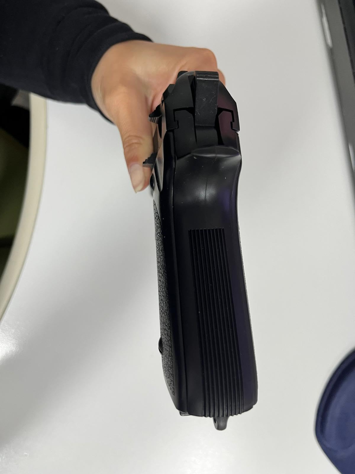 Pistolet HFC-118E M92 Noir avec Canon argenté (6MM) | Arme de Poing Airsoft (Billes en Plastique) Type Beretta 92 + Mallette PVC + Bouteille [Puissance : 0,38 Joules]