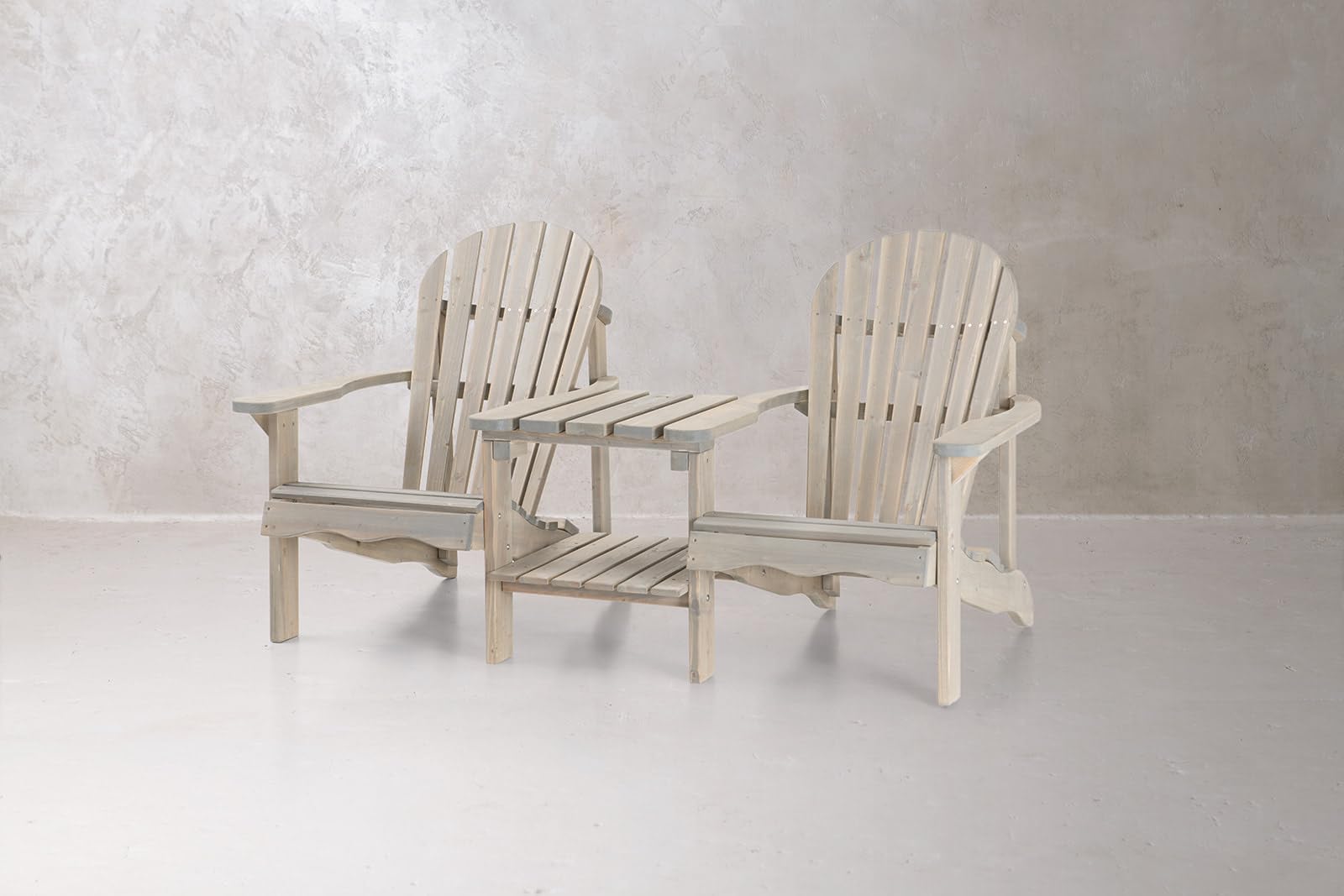 AMATA Silla Adirondack doble con mesa para exteriores, colección UNGURS - Comodidad para dos - Silla de madera resistente a la intemperie para patio, patio trasero y hogueras de jardín - Ergonómica y