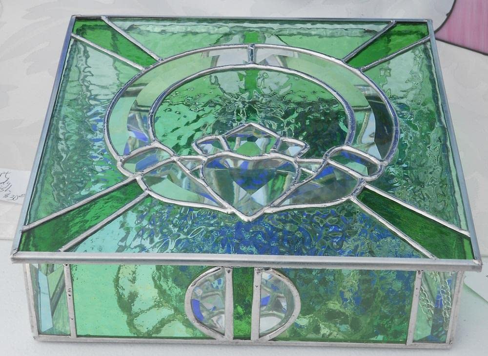 Small Irish Claddagh Bevel Cluster