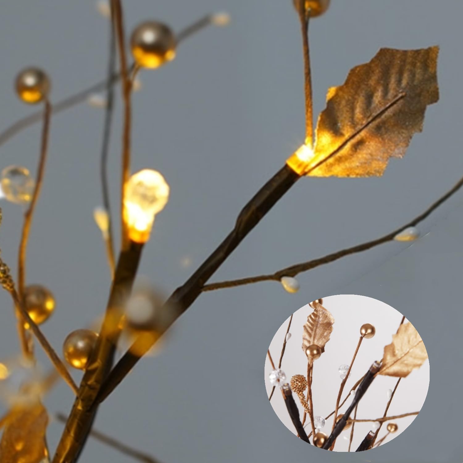 Albero di Natale Artificiale Illuminato da Tavolo con Luci LED, Albero di Natale da Interno a Batteria con Decorazioni Luminose in Oro, Novità Lampada da Notte per Feste, 55 cm