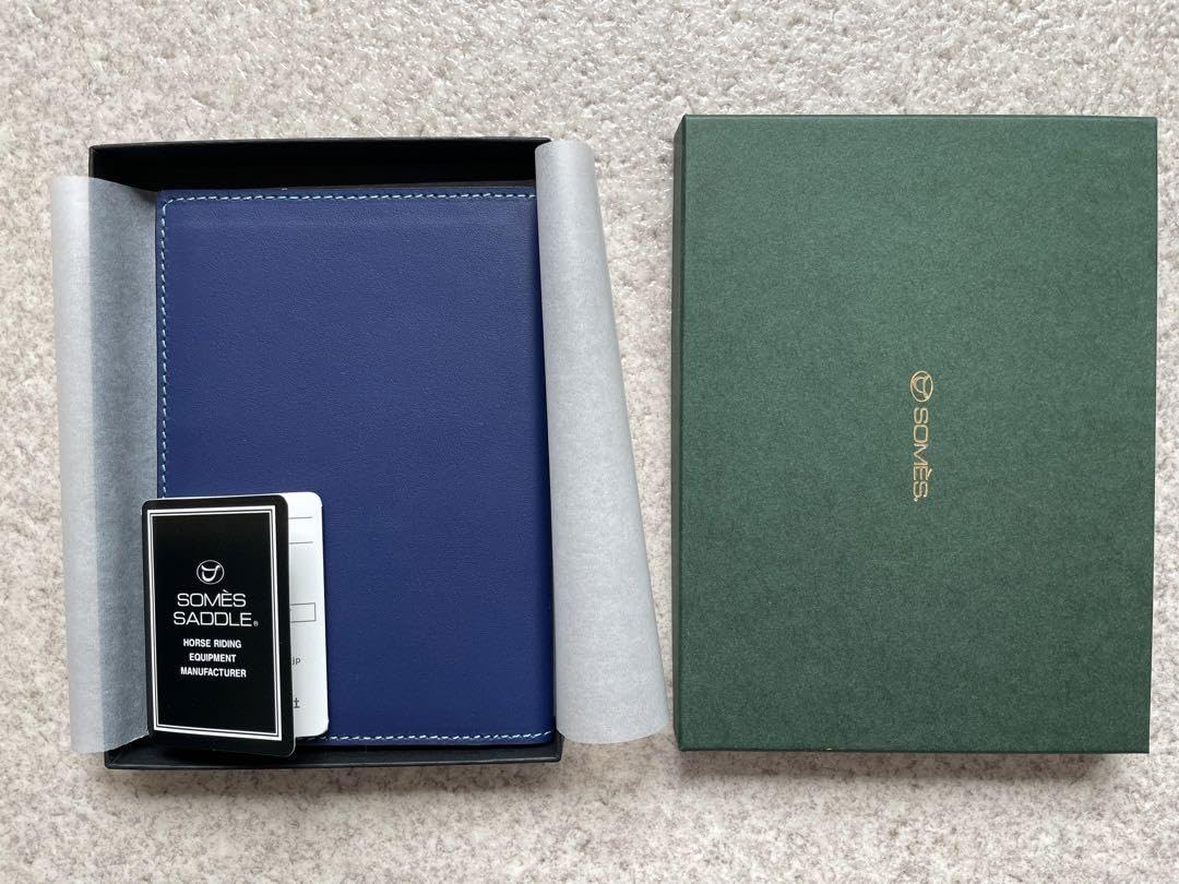 SOMESパスポートケース SOMESパスポートケース 旅の記憶に寄り添うネックポーチが登場