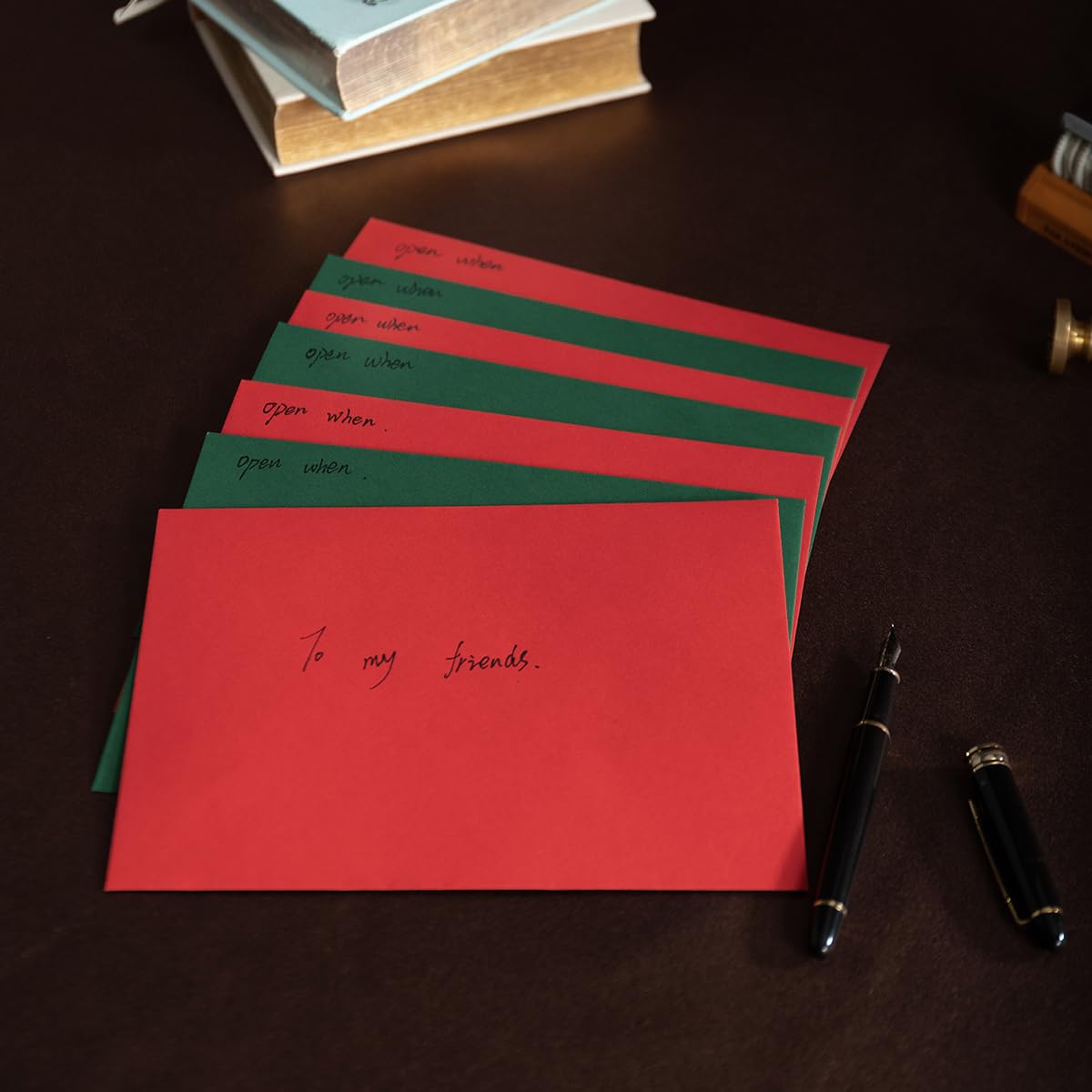 100 sobres de Navidad A7 coloridos de 5 x 7 pulgadas para tarjetas de felicitación, cumpleaños, bodas, tarjetas de invitación de baby shower (5.24 x 7.24 pulgadas, rojo/verde)