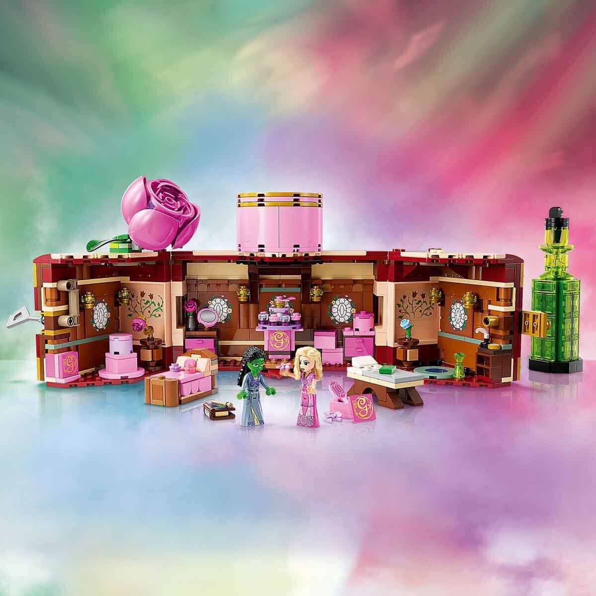LEGO Wicked Il Dormitorio di Glinda ed Elphaba, Giochi di Fantasia per Bambine e Bambini da 8 Anni in su, Baule Apribile con Camera da Letto da Costruire con 2 Personaggi del Film, Idea Regalo 75683
