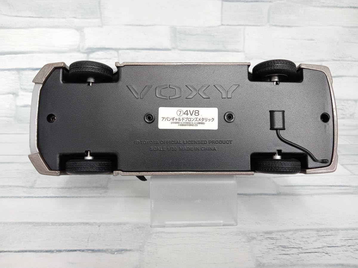 カラーサンプル 1/30 ミニカー ボクシー 4V8 アバンギャルド