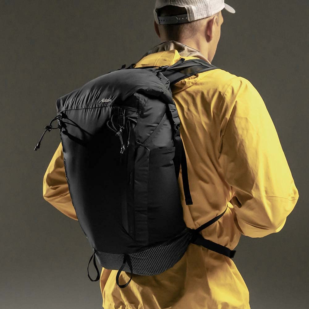 Matador Freerain22 - Ultraleichter & Wasserdichter Rucksack Faltbar; Wanderrucksack Trinksystem mit Materialschlaufen; Rolltop Rucksack Herren & Damen für Reisen, Wandern, Spazierengehen, Radfahren
