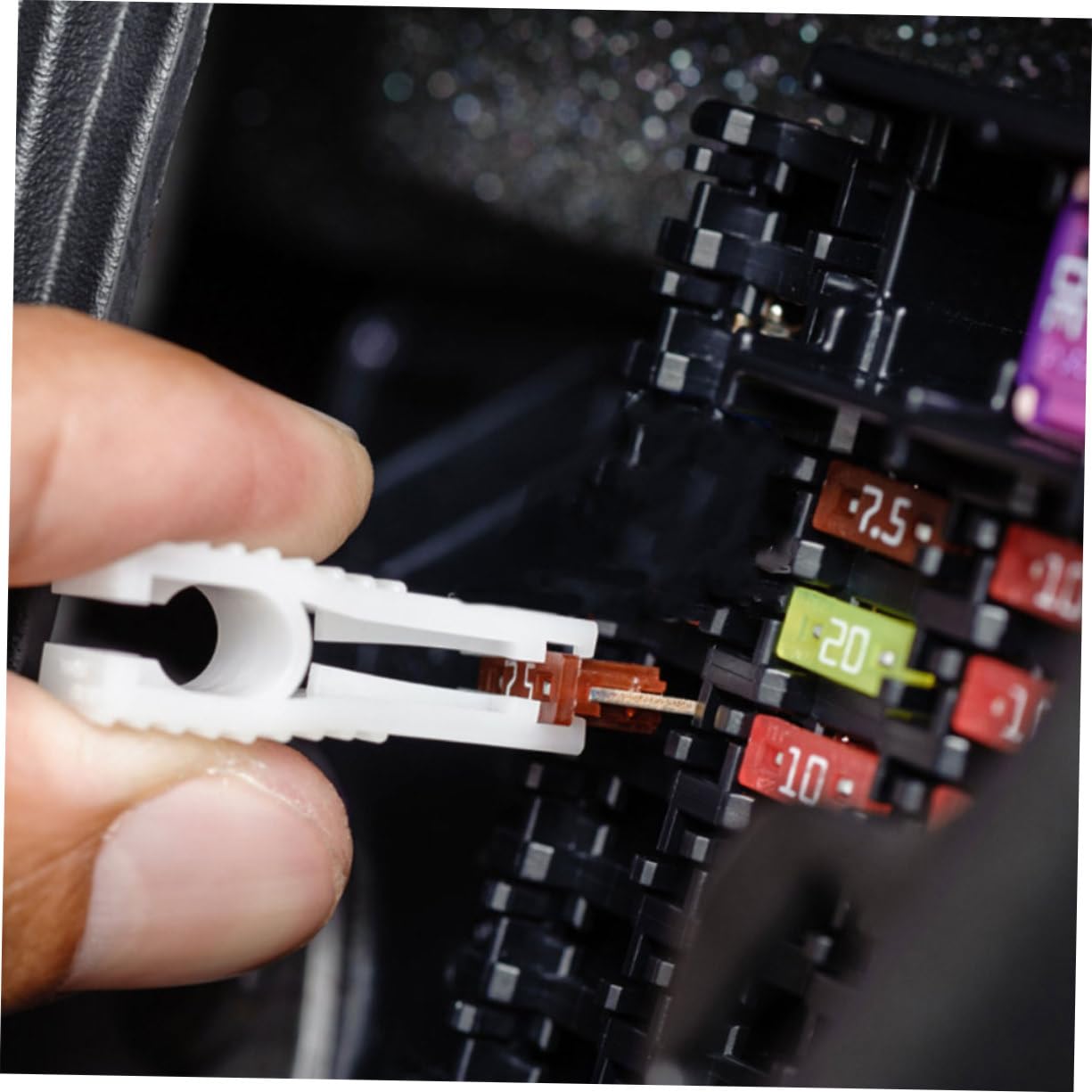 FUNOMOCYA 100 Pcs Car Fuse Insert Fuse Removal Tools for Truck Fuse Puller Extraction Tools Car Fuse Removal Clip Auto Fuse Puller Car Fuse Puller Fuse Extraction Tools Plastic White