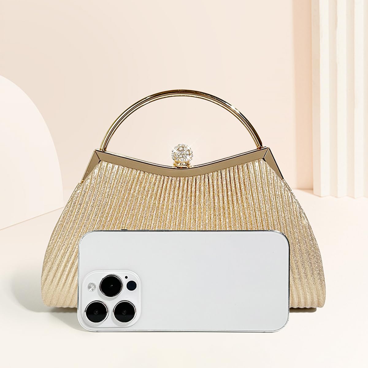 Bolsa Clutch Festa Feminina Dourada Poliéster Alça Haste Metálica Mão Ombro Transversal Com Correntes Removíveis em promoção! Veja a oferta e mais achadinhos de Bolsas 6 Hoje é o melhor dia para comprar Bolsa Clutch Festa Feminina Dourada Poliéster Alça Haste Metálica Mão Ombro Transversal Com Correntes Removíveis com aquele preço maroto! Promoção! Aproveite a oferta! 6