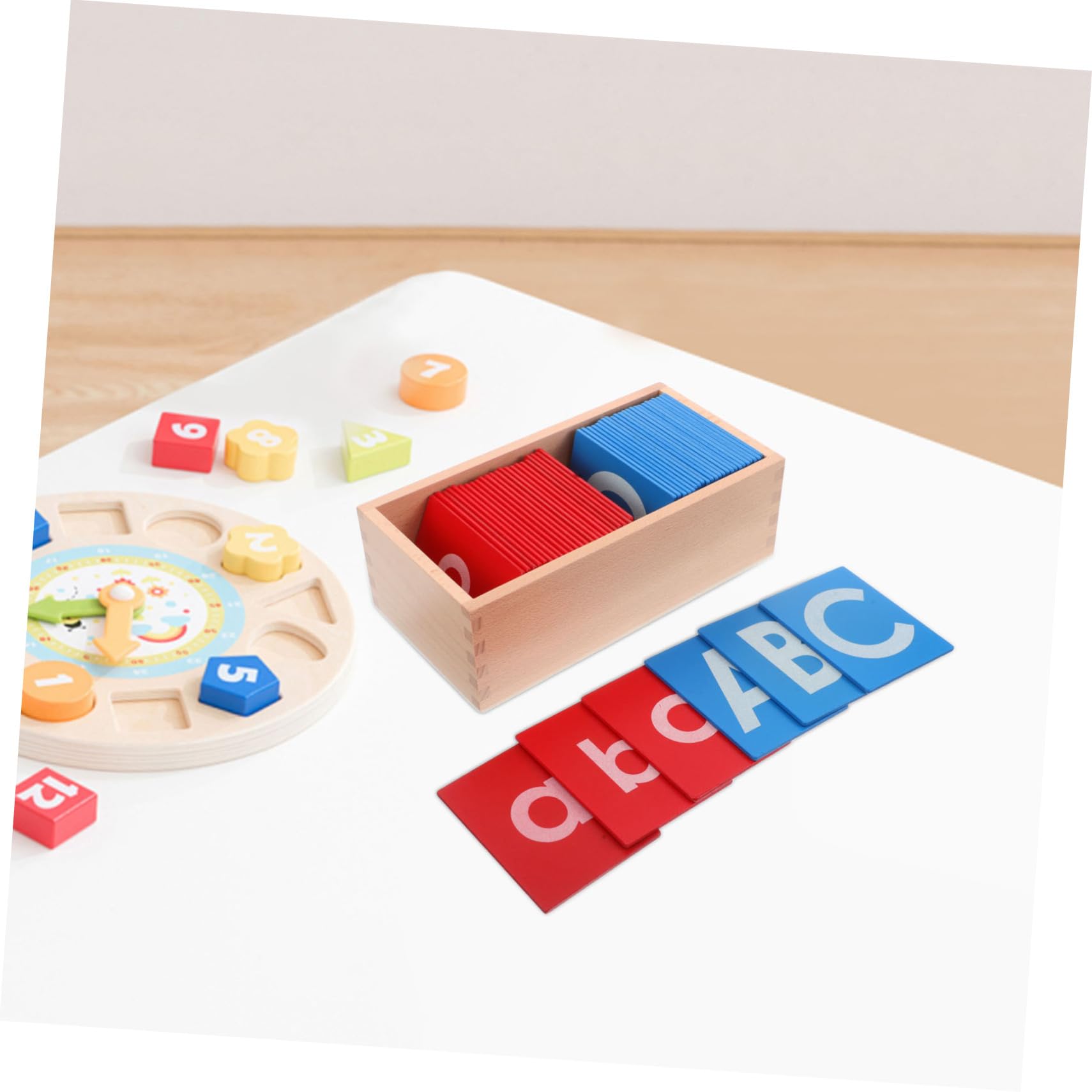 ERINGOGO Set Montessori di Lettere in Sabbia Colorata Rosso e Blu su Tavola di Legno per Ragazzo Ragazza, Materiale Educativo per Sviluppo Linguistico e Apprendimento a Casa o Asilo